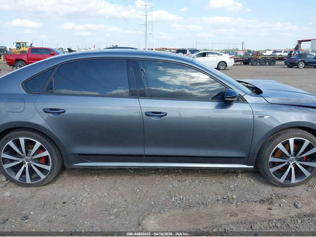 VW Passat 3.6L V-6 DI, DOHC, VVT, 280HP Front Wheel Drive - автомобили, коли, обяви за нови и употребявани 12