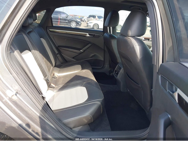 VW Passat 3.6L V-6 DI, DOHC, VVT, 280HP Front Wheel Drive - автомобили, коли, обяви за нови и употребявани 7