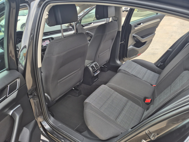 VW Passat НОВ-2.0-А/Т-150кс - автомобили, коли, обяви за нови и употребявани 11
