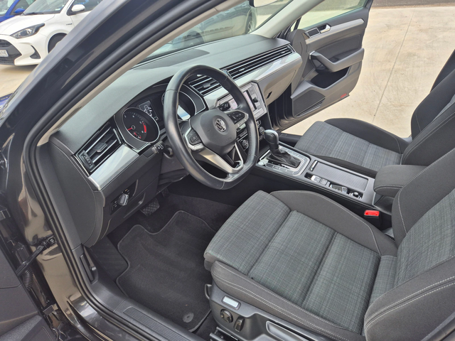 VW Passat НОВ-2.0-А/Т-150кс - автомобили, коли, обяви за нови и употребявани 12