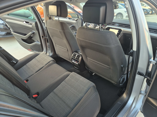 VW Passat BUSINES А/Т - автомобили, коли, обяви за нови и употребявани 9
