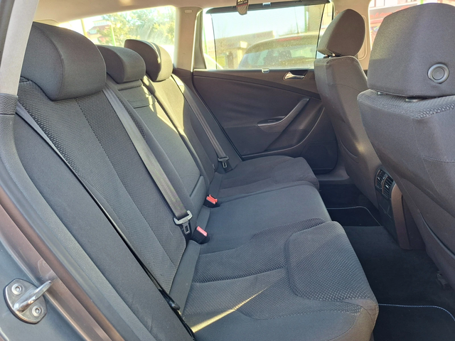 VW Passat 2.0TDI* AUTOMATIC-DSG* * - автомобили, коли, обяви за нови и употребявани 12