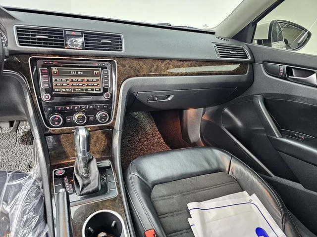 VW Passat 2.0 Tdi B7 - автомобили, коли, обяви за нови и употребявани 9