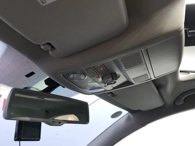 VW Passat 2.0 Tdi B7 - автомобили, коли, обяви за нови и употребявани 16