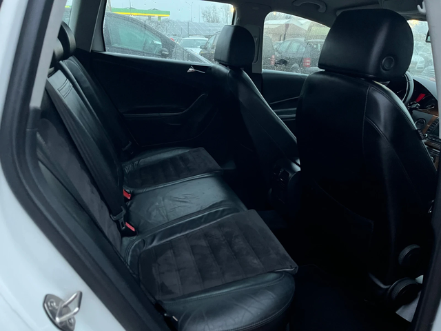 VW Passat 2.0TDI-4x4-NAVI-Hi-LINE-ITALIA - автомобили, коли, обяви за нови и употребявани 5