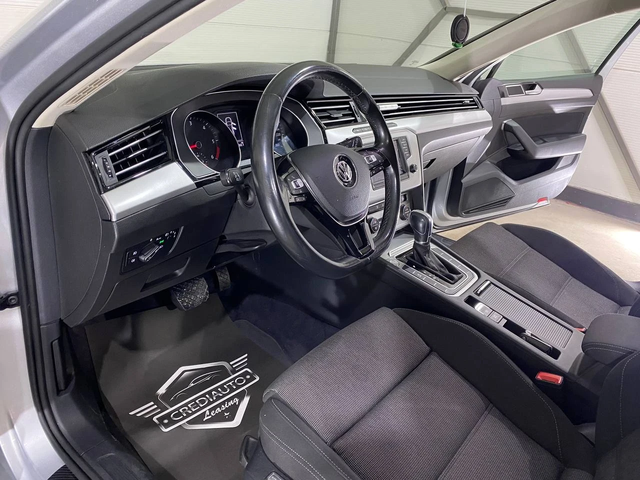 VW Passat 1.6 TDI * NAVI* CAMERA* - автомобили, коли, обяви за нови и употребявани 6