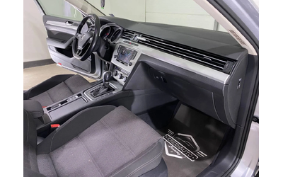 VW Passat 1.6 TDI * NAVI* CAMERA* - автомобили, коли, обяви за нови и употребявани 8