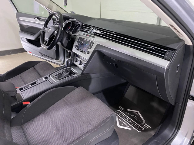VW Passat 1.6 TDI * NAVI* CAMERA* - автомобили, коли, обяви за нови и употребявани 8