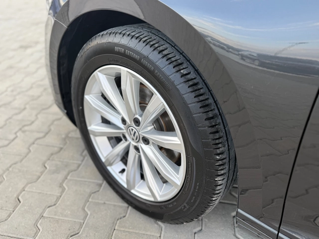 VW Passat 2.0TDI 150 ks Elegance Plus Собствен лизинг !!! - автомобили, коли, обяви за нови и употребявани 8
