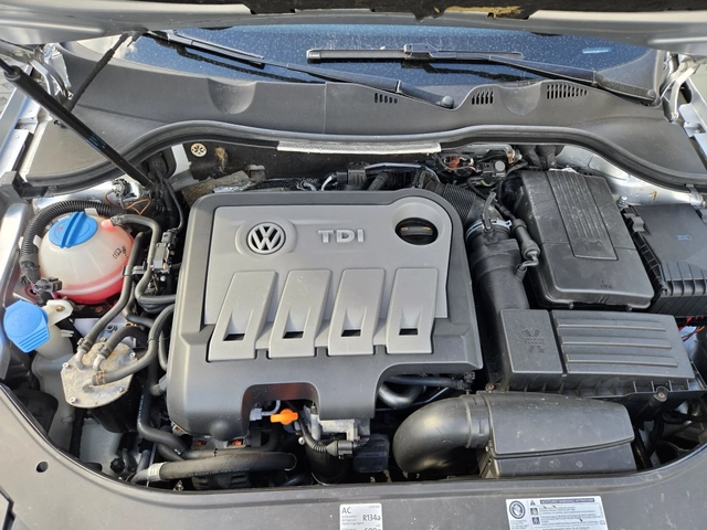 VW Passat 7= 2.0TDI-140кс= 6ск= НАВИ= АВТОПИЛОТ - автомобили, коли, обяви за нови и употребявани 16