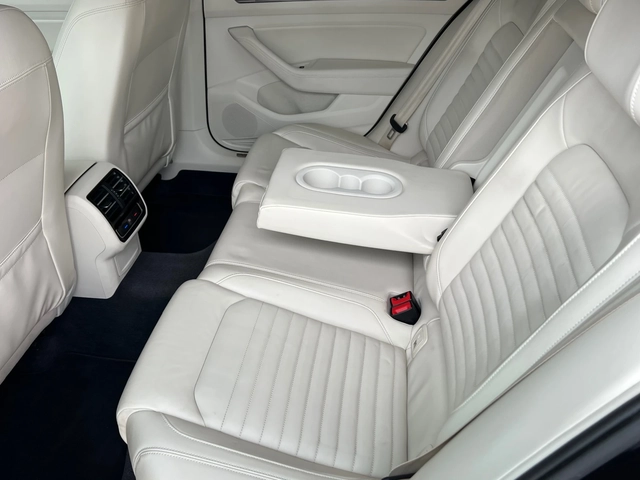 VW Passat 2.0TDI, HIGHLINE-FULL SERVICE VW-KATO HOB!!! - автомобили, коли, обяви за нови и употребявани 15