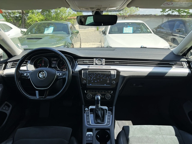 VW Passat GTE PLUG-IN HYBRID - автомобили, коли, обяви за нови и употребявани 12