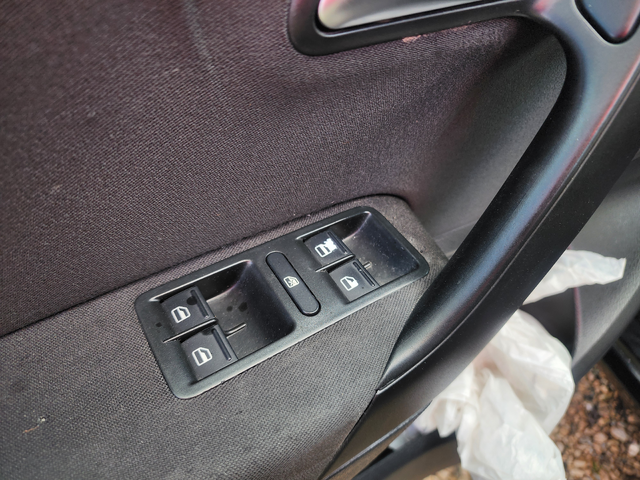 VW Polo 1.6TDI DSG - автомобили, коли, обяви за нови и употребявани 8