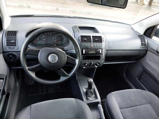 VW Polo 1,4i 80ps KLIMA - автомобили, коли, обяви за нови и употребявани 7