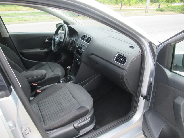 VW Polo 1.6TDI 90ps * ПЕРФЕКТЕН* - автомобили, коли, обяви за нови и употребявани 8