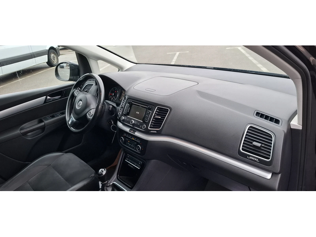 VW Sharan 2.0 High line  Панорама Алкантара Нави Ксенон - автомобили, коли, обяви за нови и употребявани 10