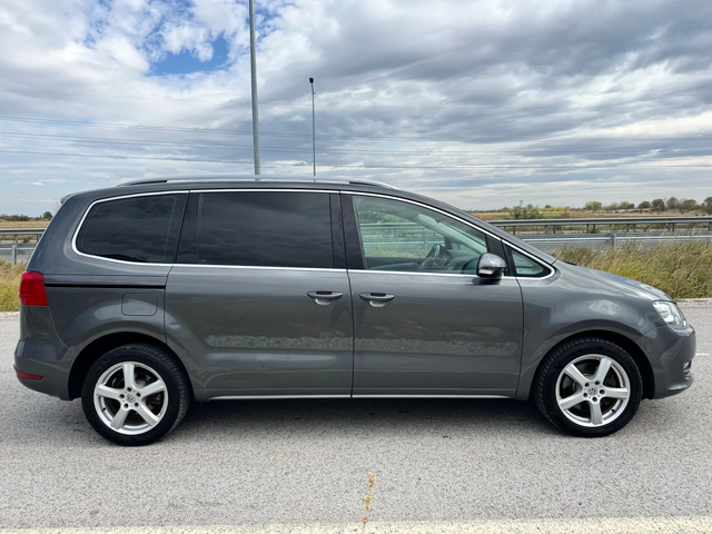 VW Sharan 2.0 TDI / LED / AVTOMAT / HIGHLINE / KOJA / NAVI - автомобили, коли, обяви за нови и употребявани 4