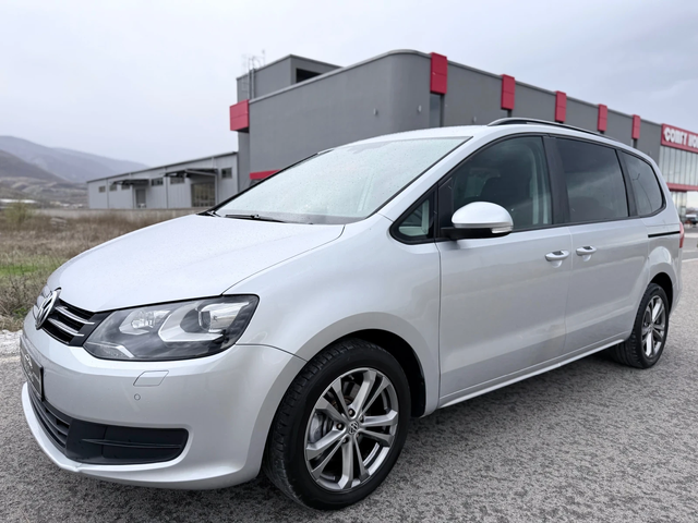 VW Sharan 2.0 TDI 140к.с / LED / NAVI / PARKTRONIC / XENON - автомобили, коли, обяви за нови и употребявани 2