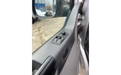 VW T5 2, 0 TDi - автомобили, коли, обяви за нови и употребявани 9