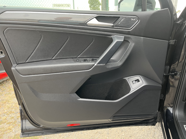 VW Tiguan 2.0 - автомобили, коли, обяви за нови и употребявани 5