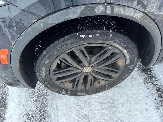 VW Tiguan * Comfortline R Line Black Edition * CARFAX * ЦЕНА - автомобили, коли, обяви за нови и употребявани 5