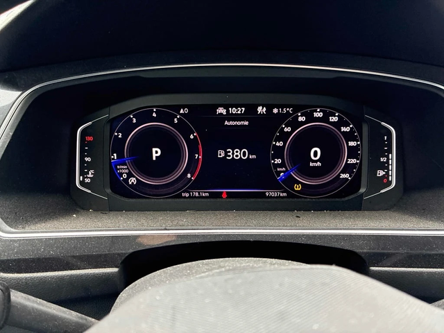 VW Tiguan * Comfortline R Line Black Edition * CARFAX * ЦЕНА - автомобили, коли, обяви за нови и употребявани 7