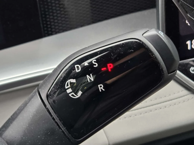 VW Tiguan * 4 Motion SE R Line Black * CARFAX * ЦЕНА ДО БГ - автомобили, коли, обяви за нови и употребявани 12