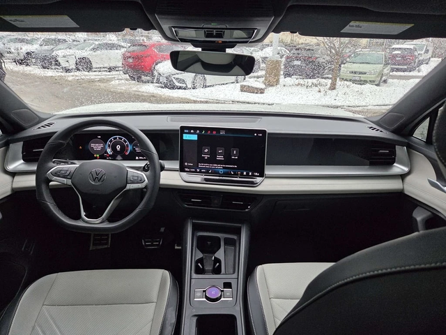 VW Tiguan * 4 Motion SE R Line Black * CARFAX * ЦЕНА ДО БГ - автомобили, коли, обяви за нови и употребявани 14