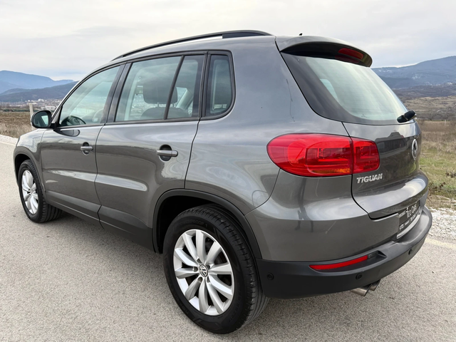 VW Tiguan 2.0 TDI 140к.с 4MOTION / NAVI / PARKTRONIC - автомобили, коли, обяви за нови и употребявани 4