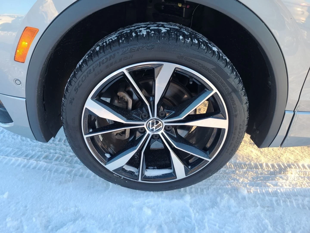 VW Tiguan R-LiNE-Panorama-Обдухване-Digital !!! - автомобили, коли, обяви за нови и употребявани 3