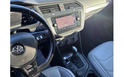 VW Tiguan R-Line* 4MOTION* Digital* Подгрев* Панорама* - автомобили, коли, обяви за нови и употребявани 6