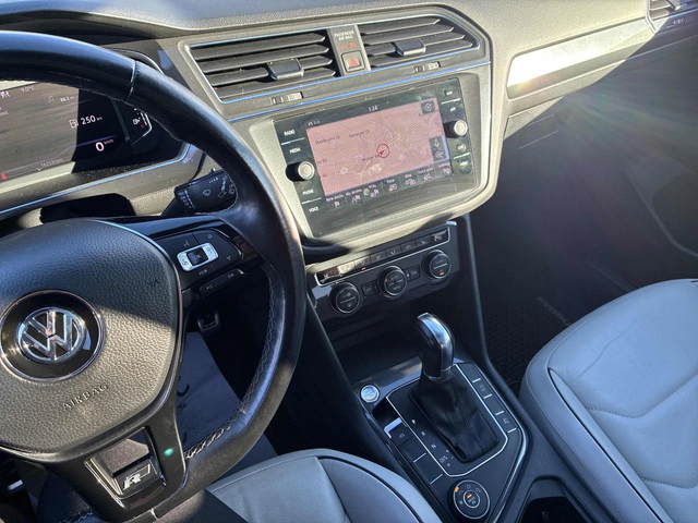 VW Tiguan R-Line* 4MOTION* Digital* Подгрев* Панорама* - автомобили, коли, обяви за нови и употребявани 6