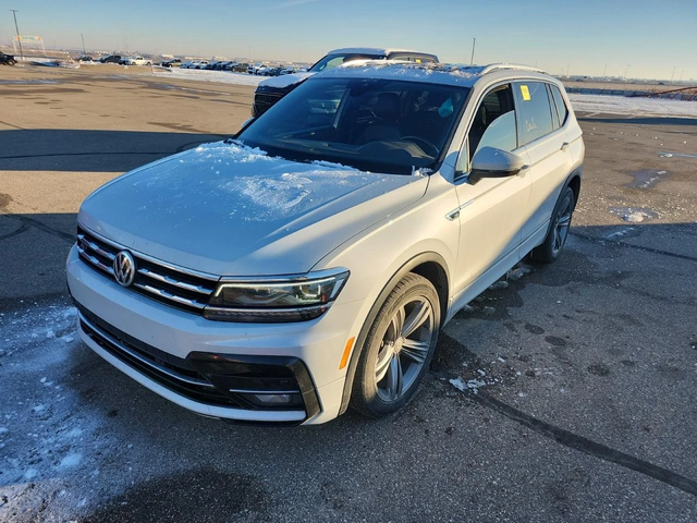 VW Tiguan R-line* Fender* 360* Carplay - автомобили, коли, обяви за нови и употребявани 0