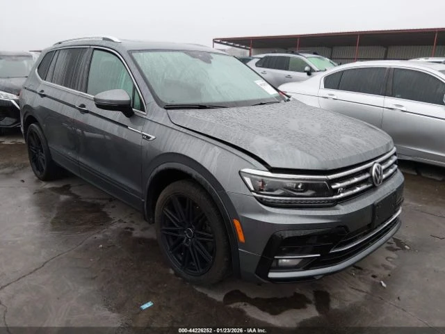 VW Tiguan RLINE* КОЖА* ПАНО* KEYLESS* КАМЕРА* ПОДГРЕВ* - автомобили, коли, обяви за нови и употребявани 0