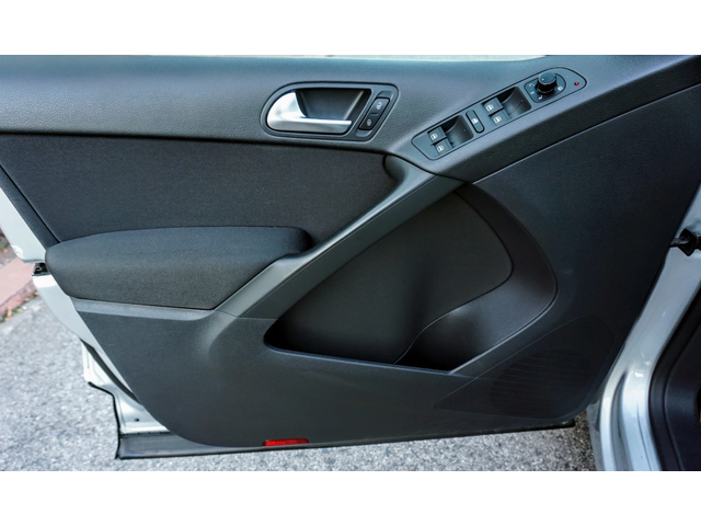 VW Tiguan 2.0 TSI SPORT&STYLE 4 MOTION - автомобили, коли, обяви за нови и употребявани 4