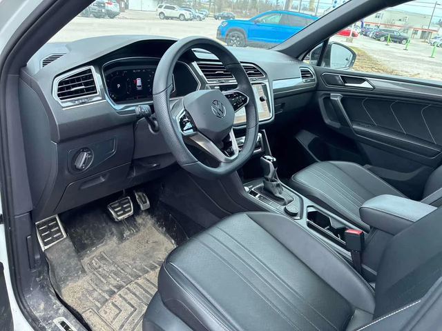 VW Tiguan Comfortline R Line Black Edition/ПАНОРАМА - автомобили, коли, обяви за нови и употребявани 6