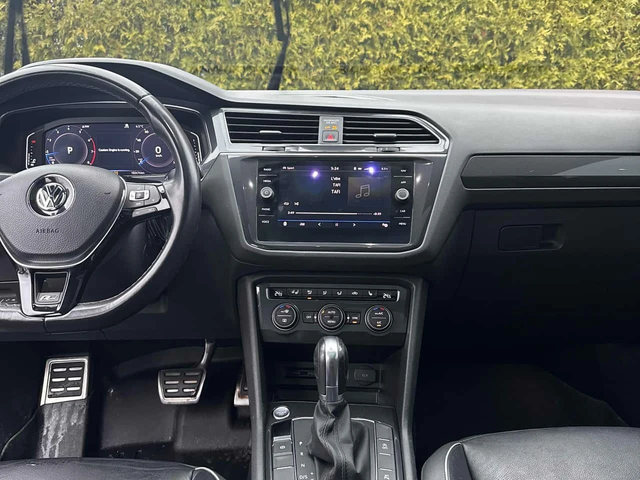 VW Tiguan | Highline R-DESIGN | LED | | PANO | Keyless - автомобили, коли, обяви за нови и употребявани 8