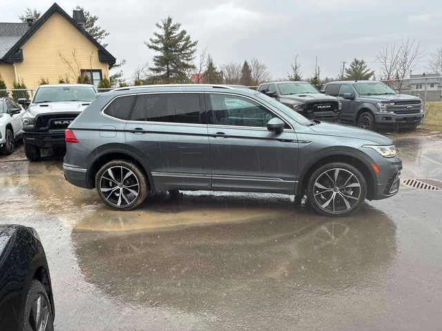 VW Tiguan Highline R Line| ПОДГРЕВ| ОБДУХ| КЛИПОВЕ| CARFAX - автомобили, коли, обяви за нови и употребявани 3