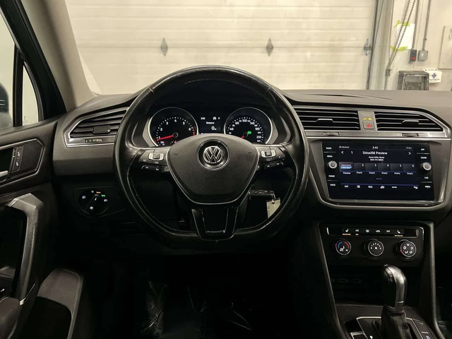 VW Tiguan AWD | LOW KMS! | HTD SEATS | CARPLAY | ALLOYS | A/ - автомобили, коли, обяви за нови и употребявани 11