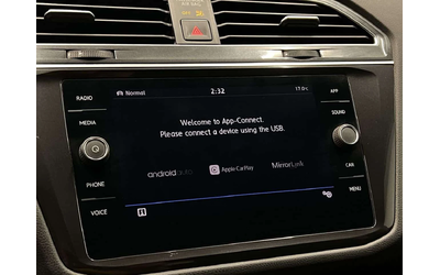 VW Tiguan AWD | LOW KMS! | HTD SEATS | CARPLAY | ALLOYS | A/ - автомобили, коли, обяви за нови и употребявани 15