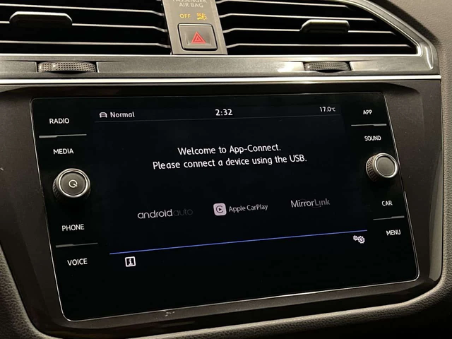 VW Tiguan AWD | LOW KMS! | HTD SEATS | CARPLAY | ALLOYS | A/ - автомобили, коли, обяви за нови и употребявани 15