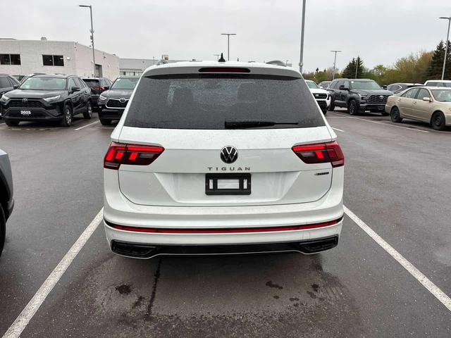 VW Tiguan | R Line Black Edition | CARFAX | ШИБЕДАХ | - автомобили, коли, обяви за нови и употребявани 3