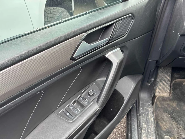 VW Tiguan * COMFORTLINE * 2 КЛЮЧА* KEYLESS* PANO* ПОДГРЕВ* - автомобили, коли, обяви за нови и употребявани 11