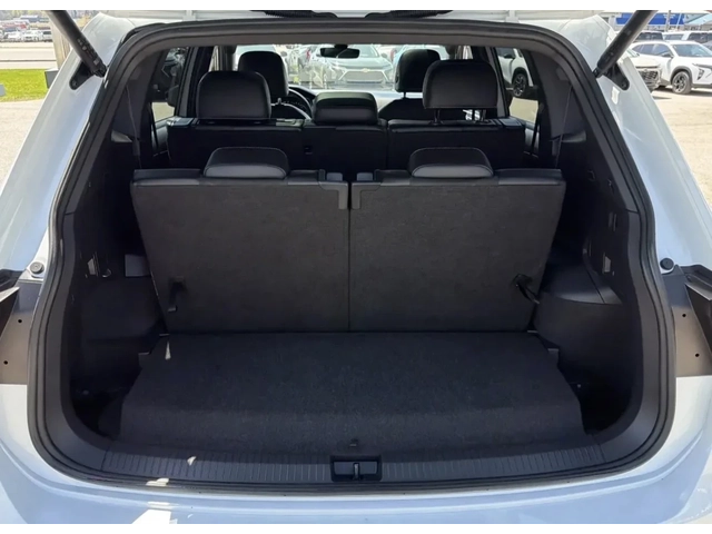 VW Tiguan COMFORTLINE R LINE * ПАНОРАМА * 7 МЕСТЕН * CARFAX - автомобили, коли, обяви за нови и употребявани 9