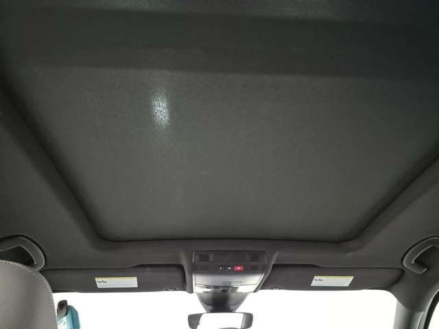 VW Tiguan HIGHLINE R-LINE/AWD/Pano/Camera/2 Комплекта джанти - автомобили, коли, обяви за нови и употребявани 13