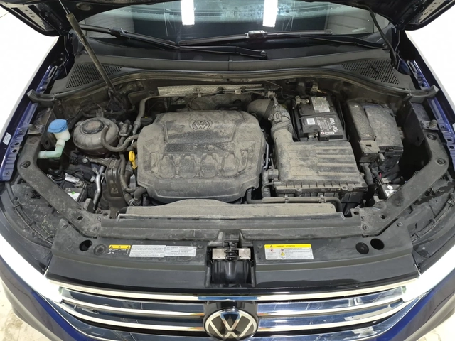 VW Tiguan HIGHLINE R-LINE/AWD/Pano/Camera/2 Комплекта джанти - автомобили, коли, обяви за нови и употребявани 14