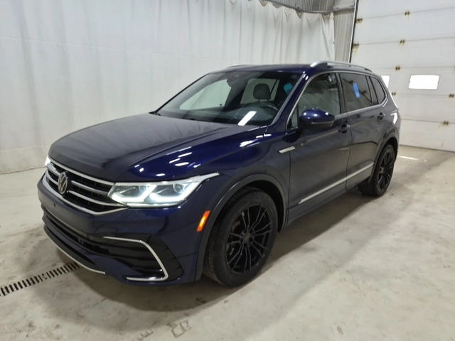 VW Tiguan HIGHLINE R-LINE/AWD/Pano/Camera/2 Комплекта джанти - автомобили, коли, обяви за нови и употребявани 1