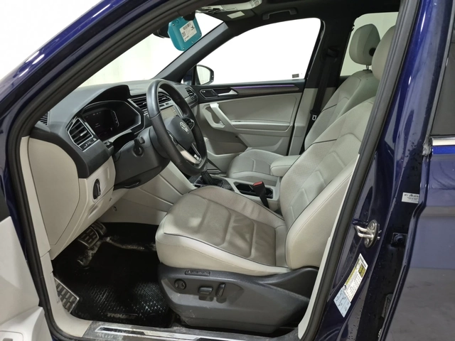 VW Tiguan HIGHLINE R-LINE/AWD/Pano/Camera/2 Комплекта джанти - автомобили, коли, обяви за нови и употребявани 7