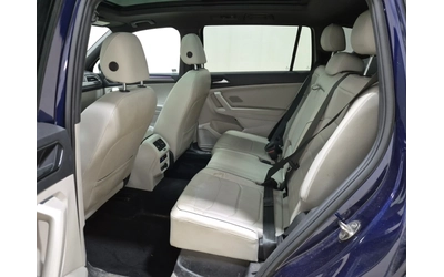 VW Tiguan HIGHLINE R-LINE/AWD/Pano/Camera/2 Комплекта джанти - автомобили, коли, обяви за нови и употребявани 9