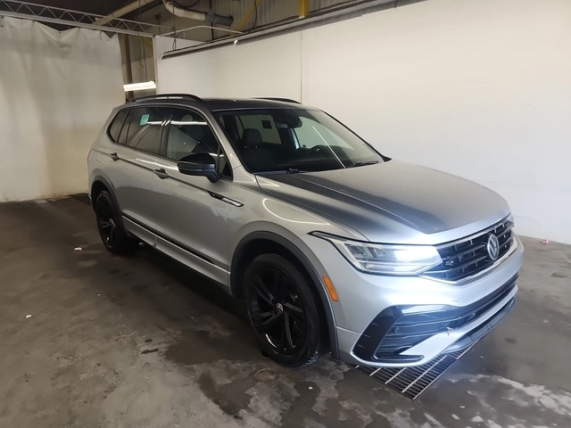 VW Tiguan COMFORTLINE R-LINE BLACK EDITION/AWD/Pano - автомобили, коли, обяви за нови и употребявани 0